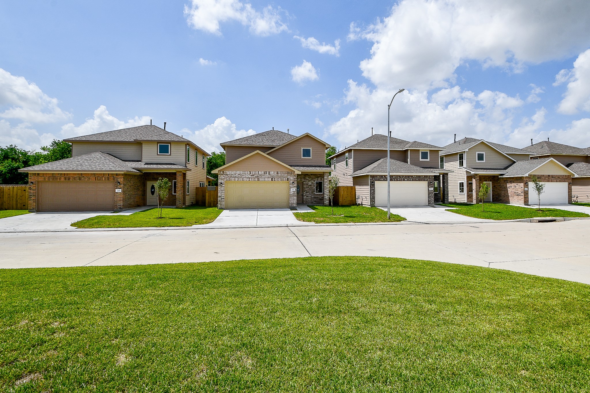 2811 Topiary Lane Houston, TX 77014 - Photo 3 of 32 Gallery Image 3