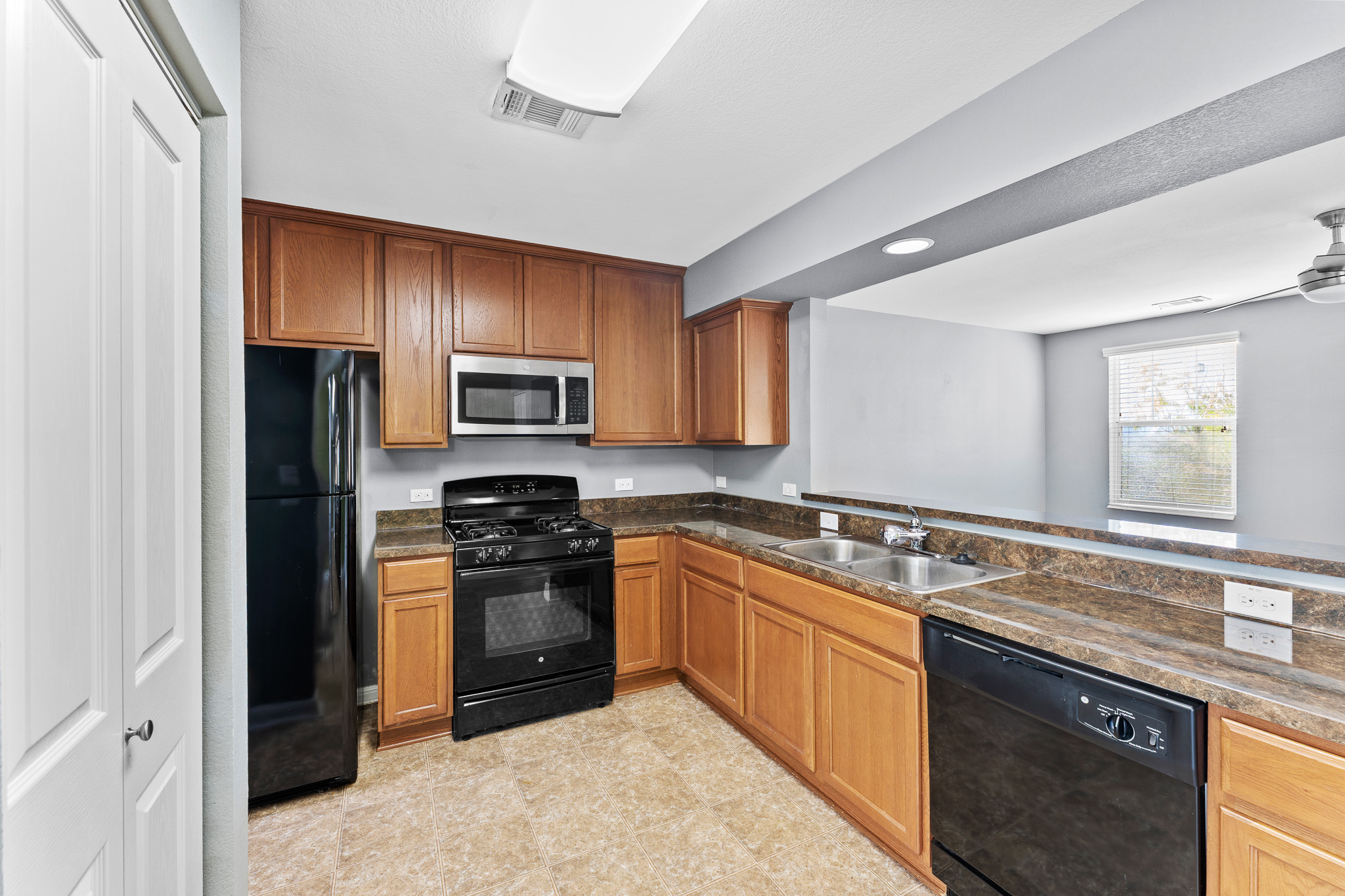 320 Trestle Tree, Unit 32 San Marcos, TX 78666 - Photo 13 of 35