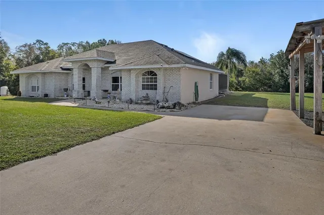 an aerial view of a tennis court