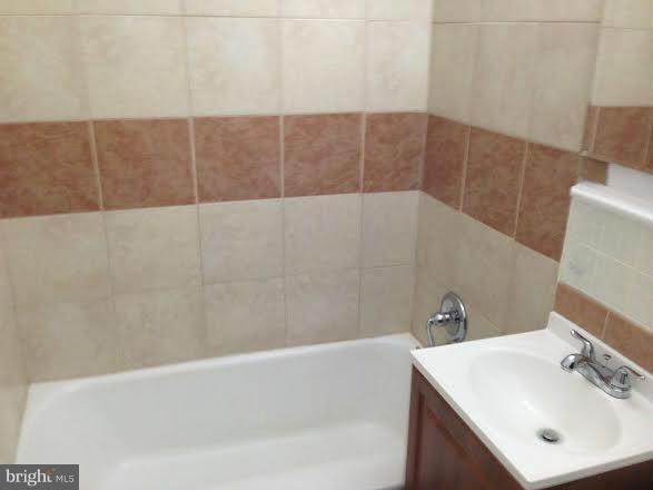 2915 Johnson Road Falls Church, VA 22042 - Photo 9 of 18 Bath1