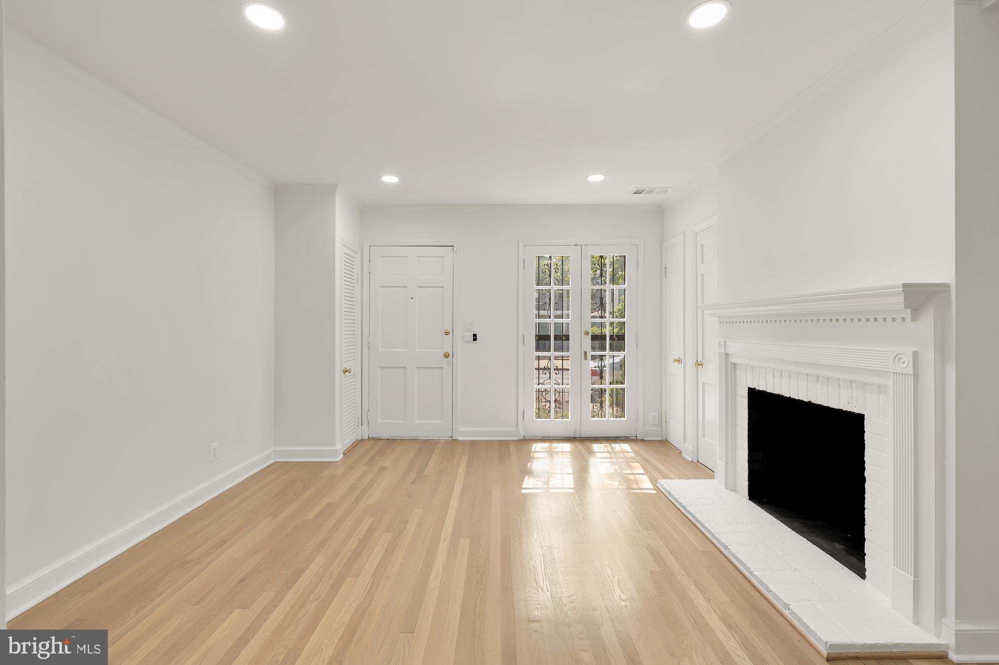 541 4th Street Southeast Washington, DC 20003 - Photo 4 of 33 Gallery Image 4