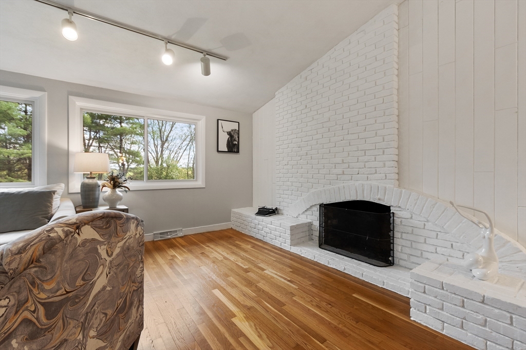86 Framingham Road Southborough, MA 01772 - Photo 5 of 36