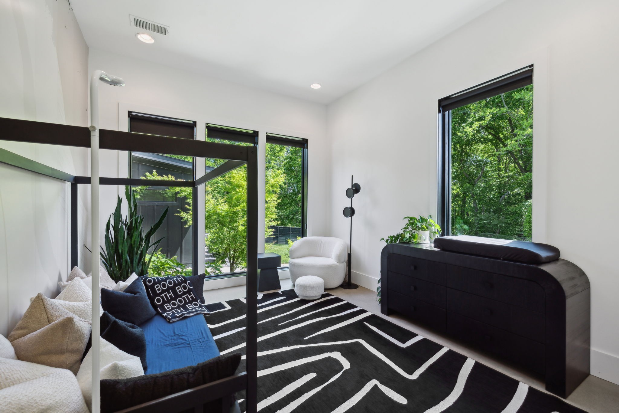 4160 Clovercroft Road Franklin, TN 37067 - Photo 44 of 62 a living room with furniture and a window