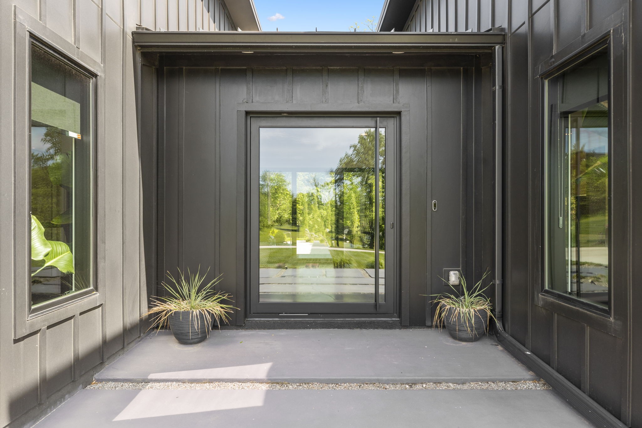 4160 Clovercroft Road Franklin, TN 37067 - Photo 59 of 62 a front view of a house with a garden