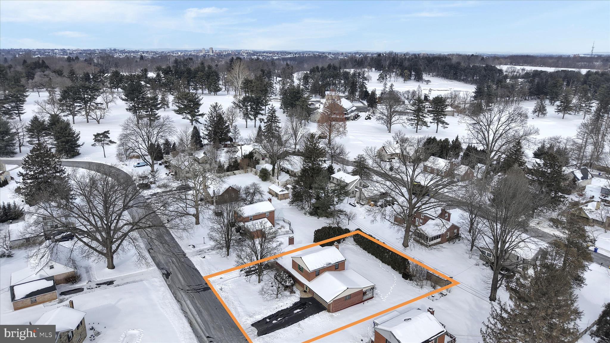 1827 Divot Court Lancaster, PA 17602 - Photo 3 of 36 Estimated Lot Line