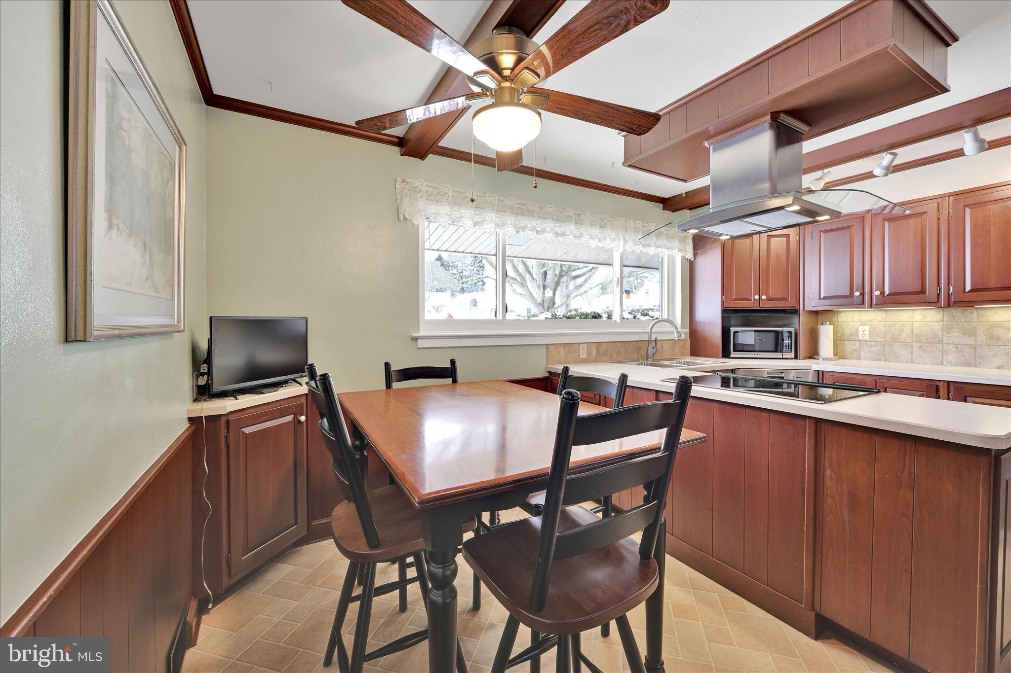 1827 Divot Court Lancaster, PA 17602 - Photo 5 of 36 Dining Area