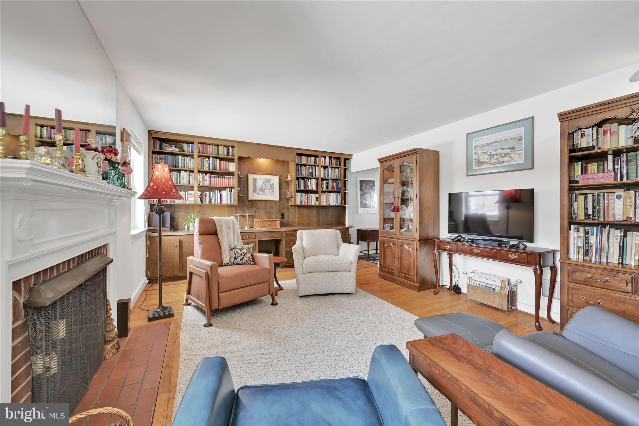 1827 Divot Court Lancaster, PA 17602 - Photo 10 of 36 Living Area