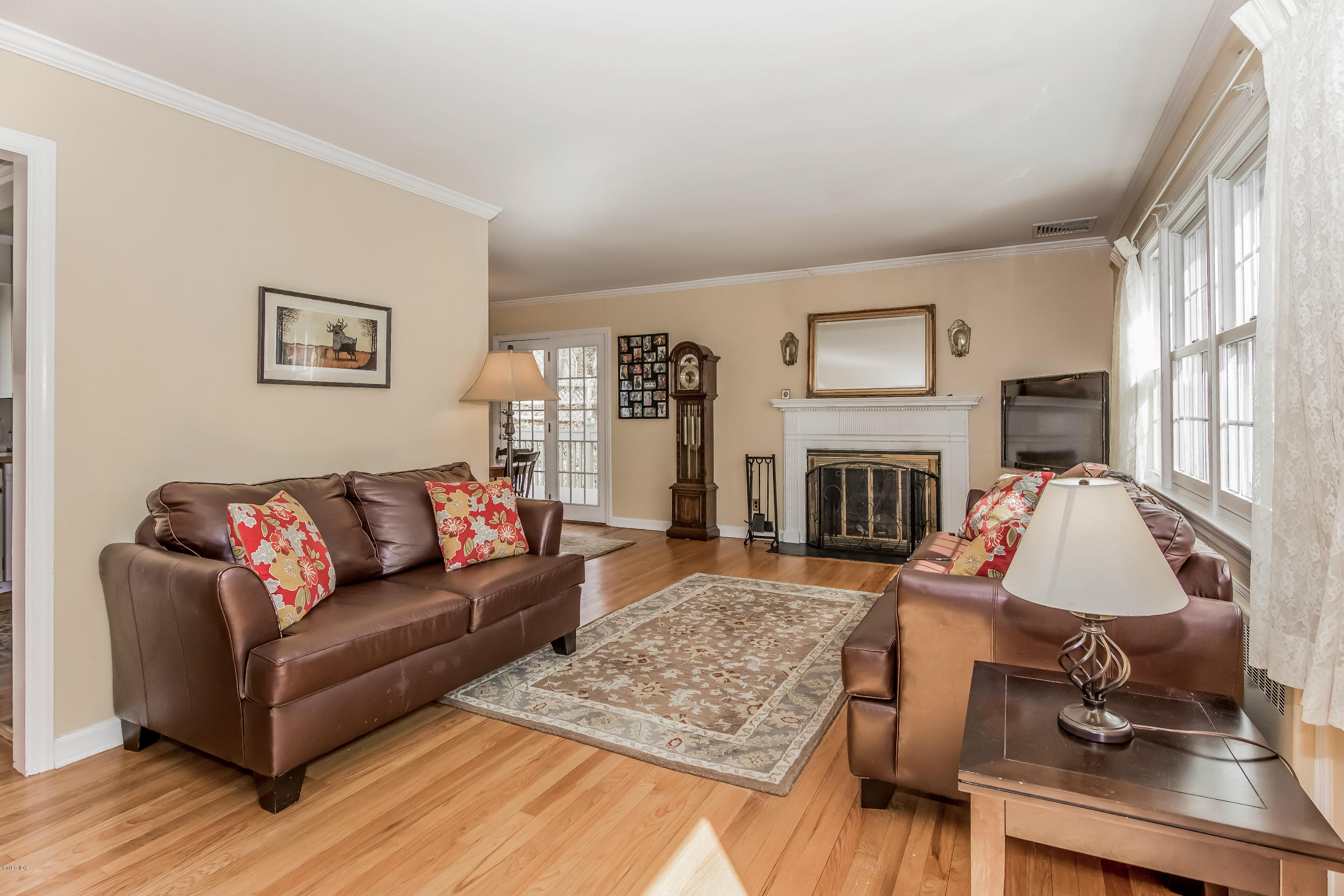 29 Homestead Road Greenwich, CT 06831 - Photo 4 of 27 007-Living_Room-883589-print