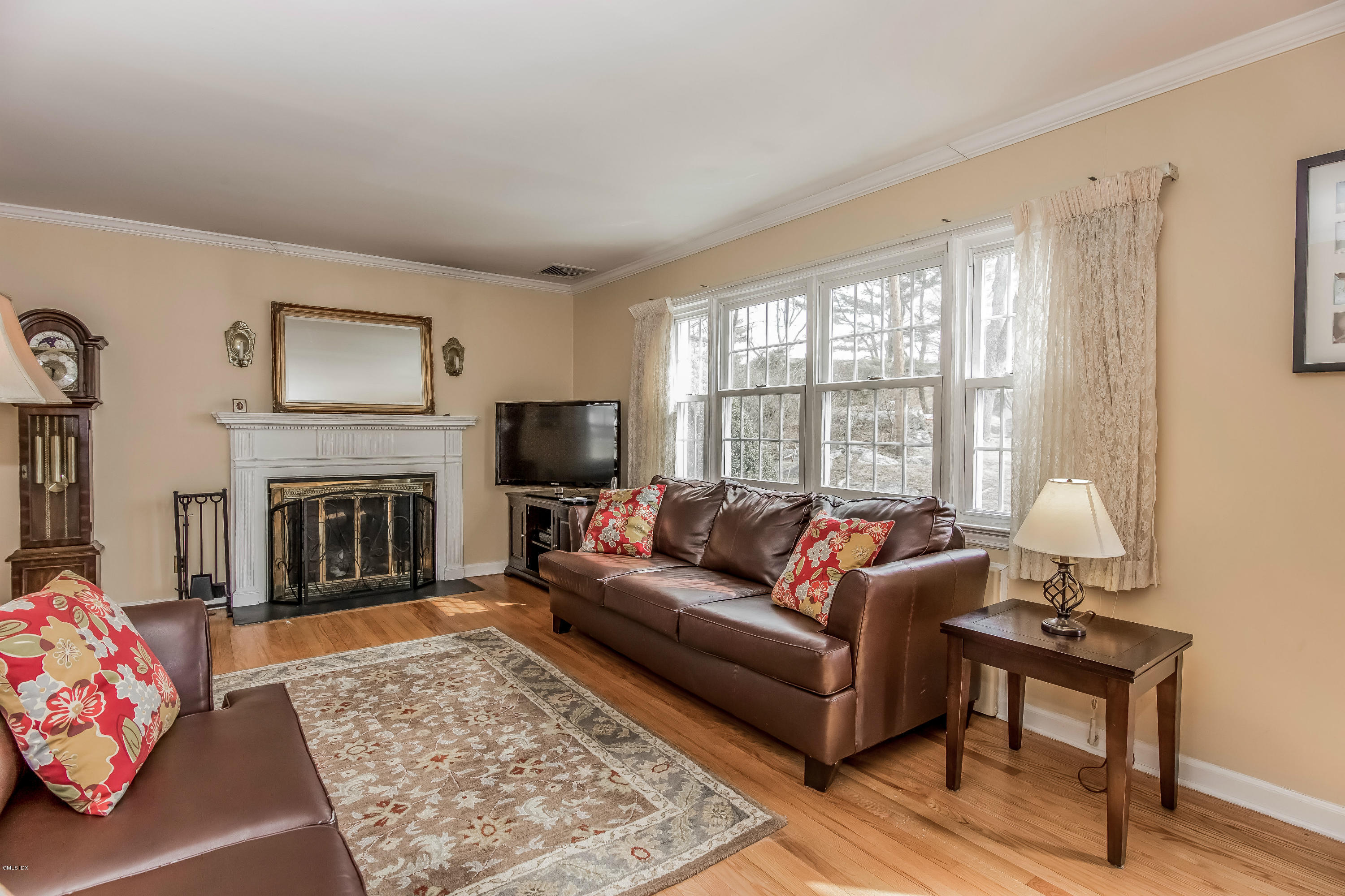 29 Homestead Road Greenwich, CT 06831 - Photo 6 of 27 006-Living_Room-883591-print