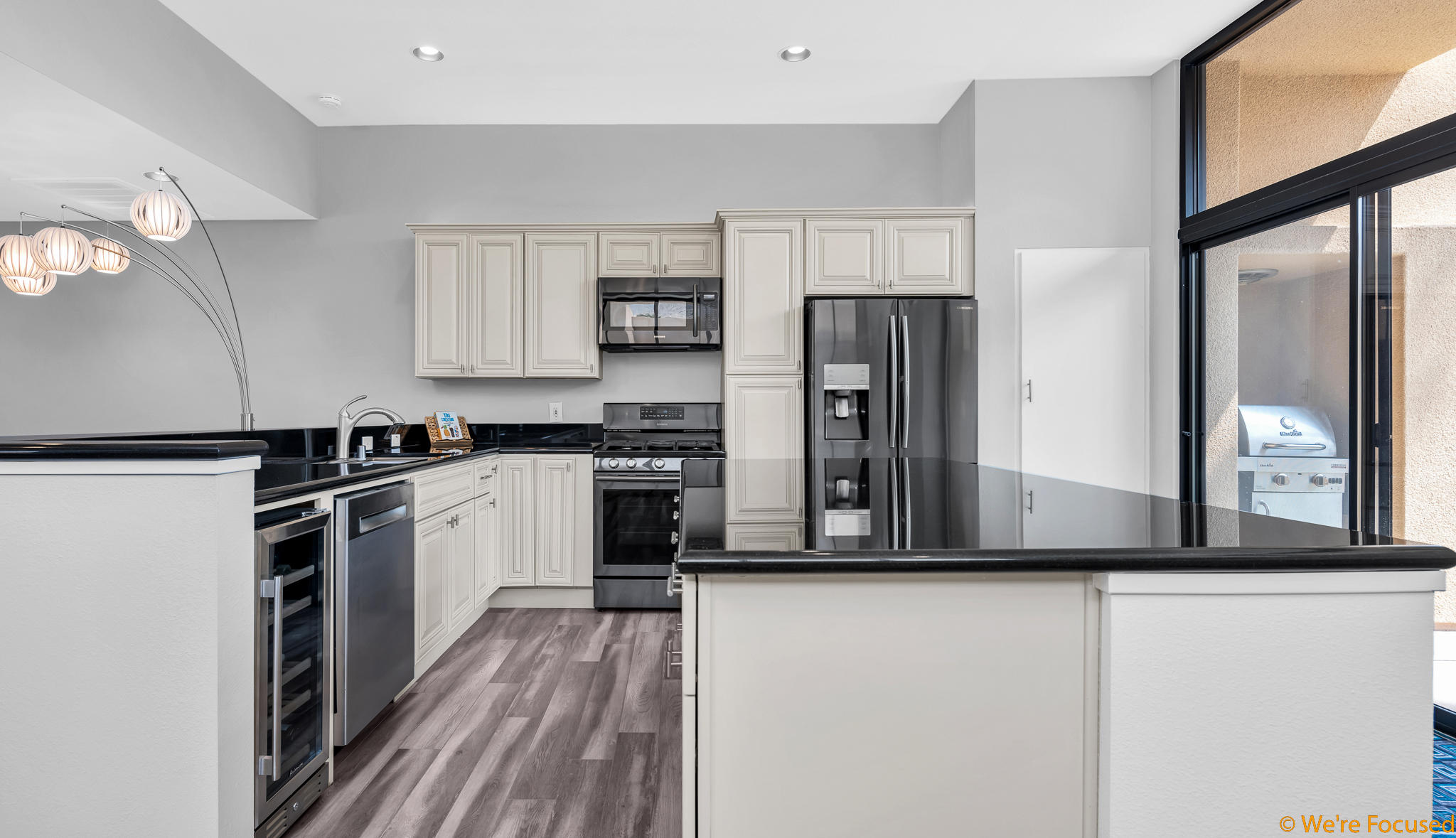 100 East Stevens Road, Unit 507 Palm Springs, CA 92262 - Photo 8 of 25 a kitchen with a refrigerator and a sink