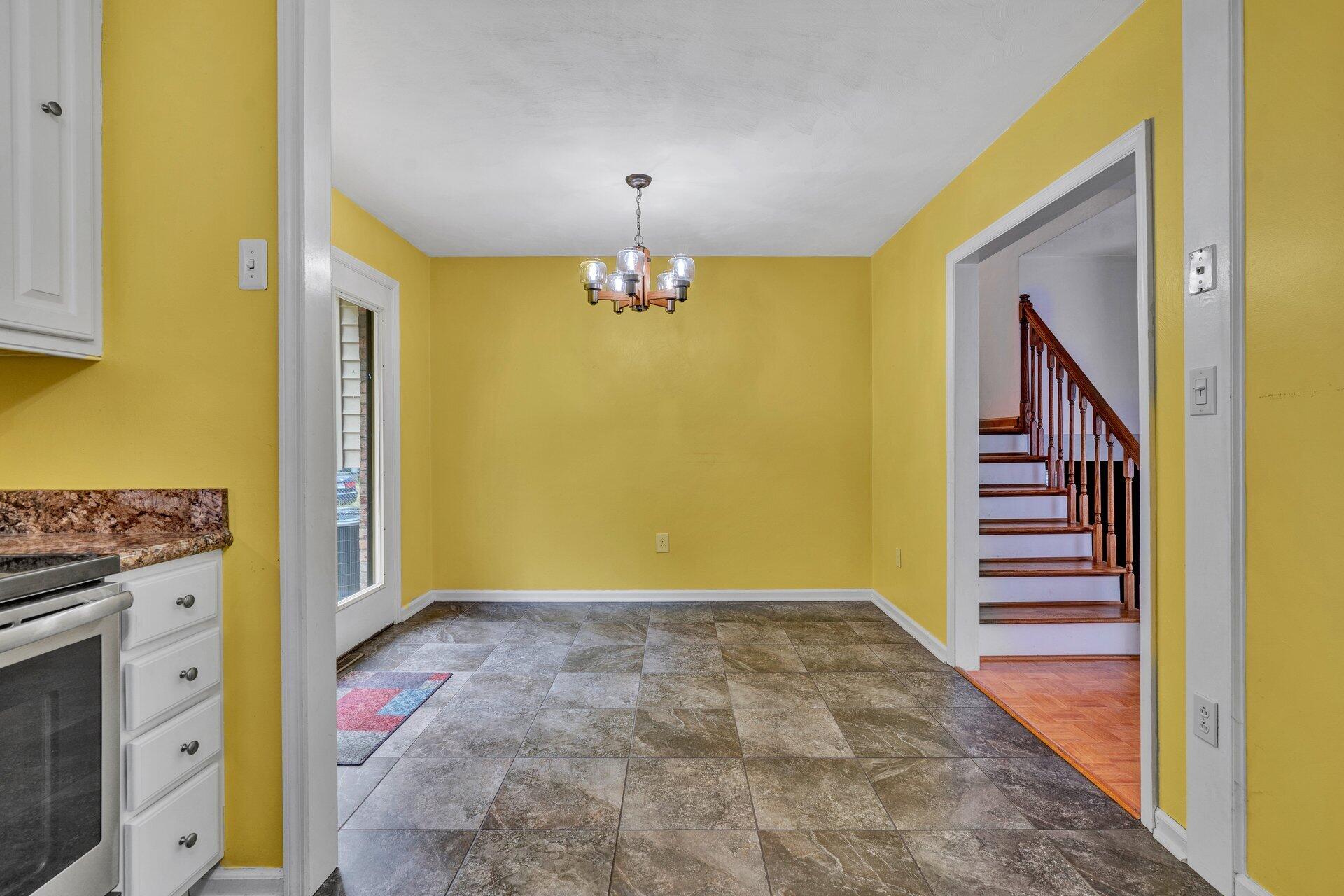 936 Estates Road Southeast Roanoke, VA 24014 - Photo 8 of 26 pic 8