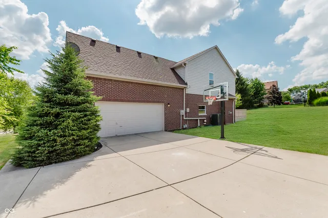 $585,000 | 4150 Huntsman Drive, Zionsville, IN 46077