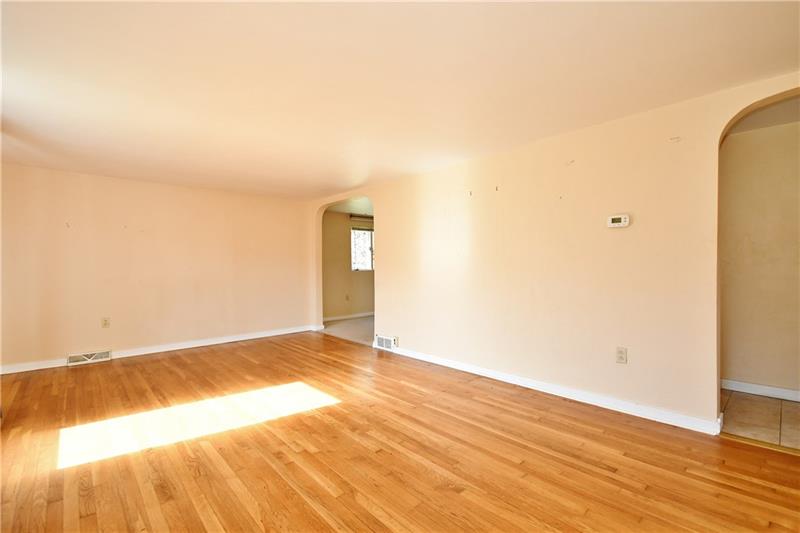 340 Ewing Road Carnegie, PA 15106 - Photo 7 of 24 Living Room