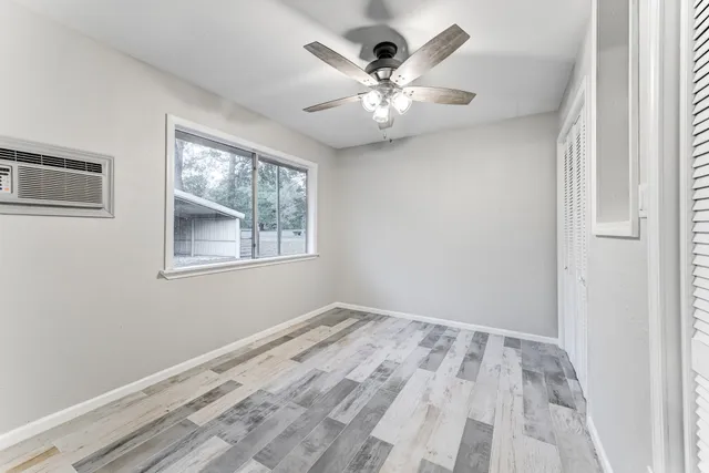 a view of empty room with window