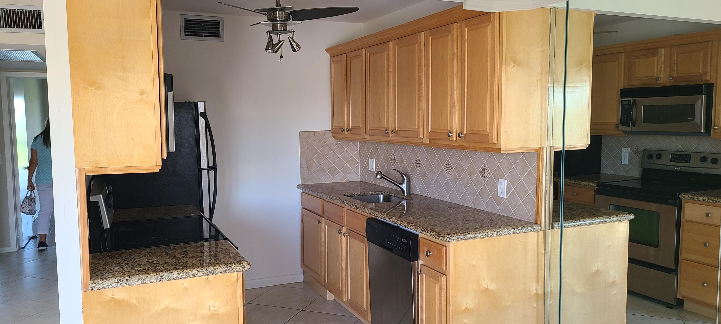 3015 Cornwall East, Unit 3015 Boca Raton, FL 33434 - Photo 3 of 19 c14