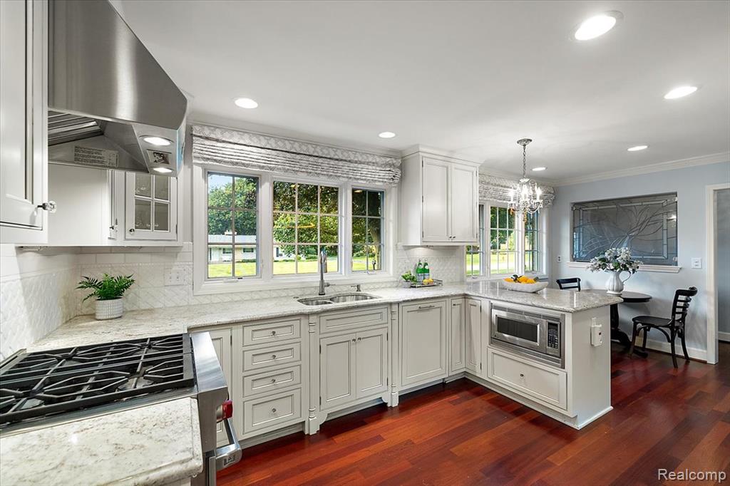 960 North Reading Road Bloomfield Hills, MI 48304 - Photo 9 of 43