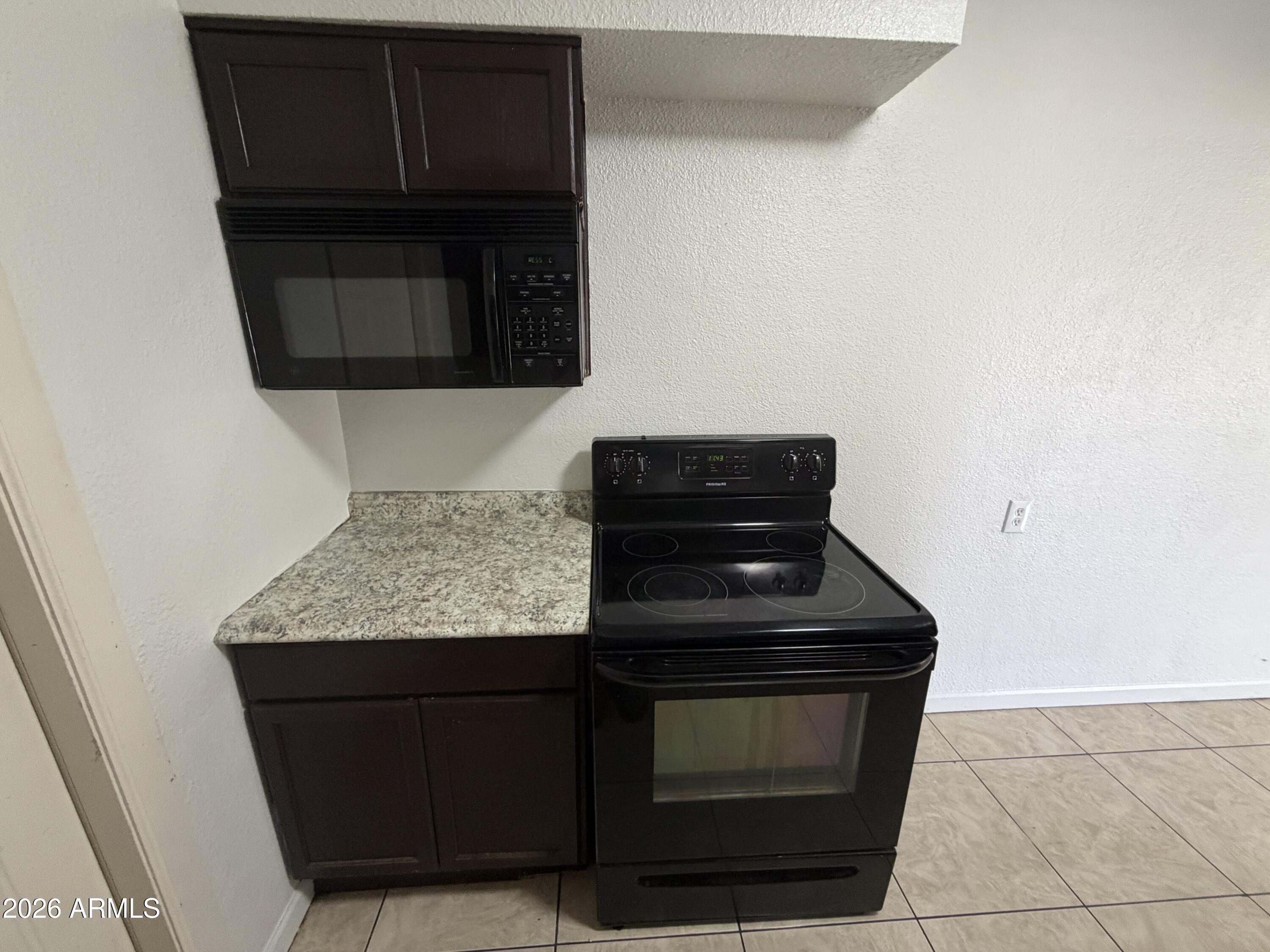 625 East Broadway Road, Unit 5 Tempe, AZ 85282 - Photo 3 of 12 IMG_1825