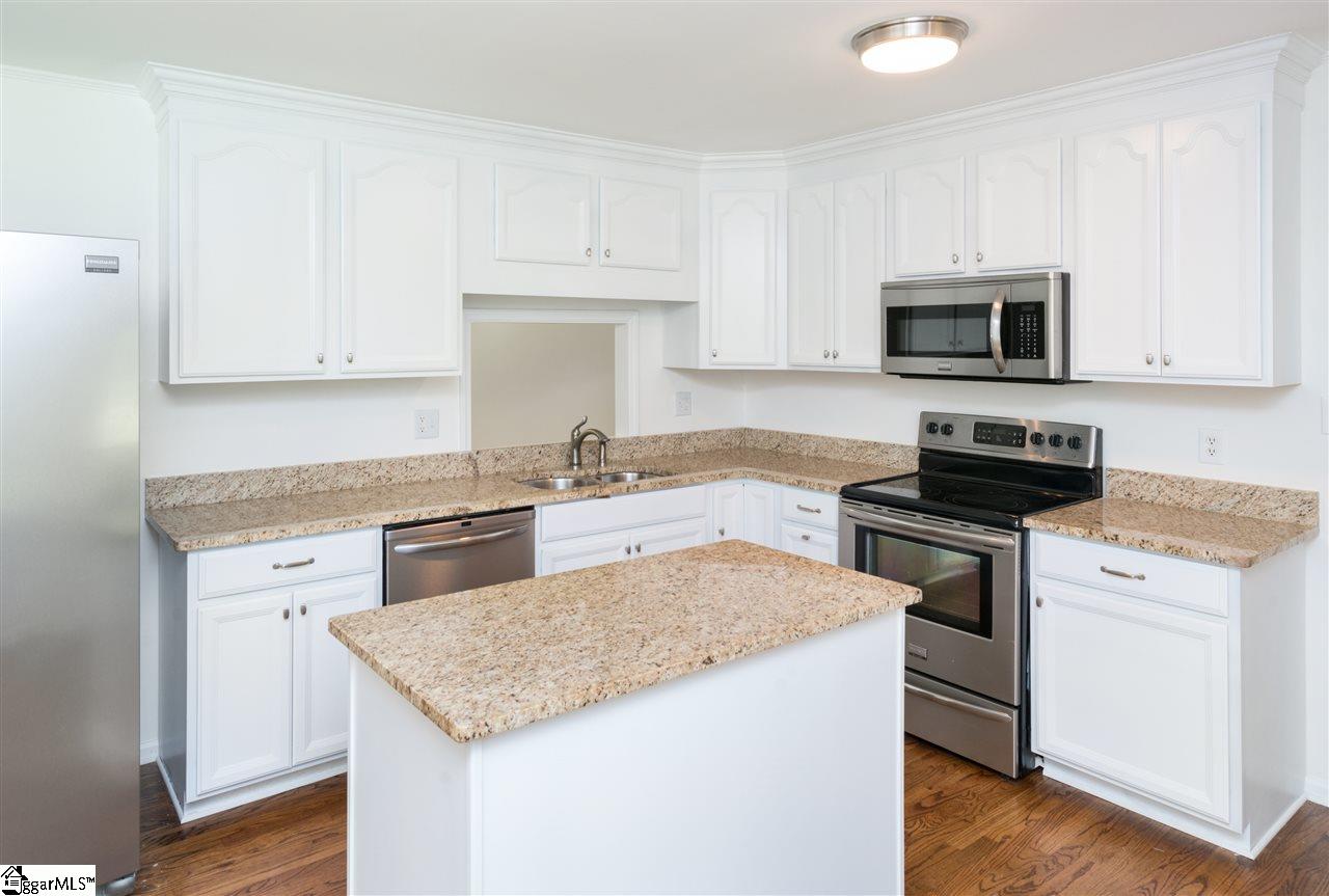 13 Nottingham Road Greenville, SC 29607 - Photo 7 of 23