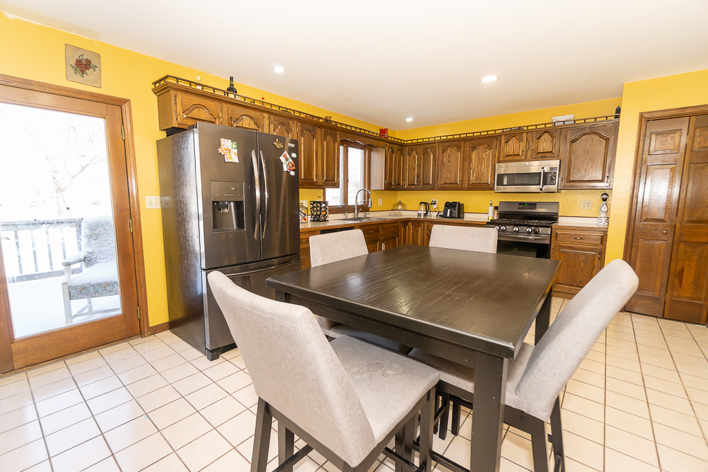 45W962 Plank Road Hampshire, IL 60140 - Photo 12 of 63