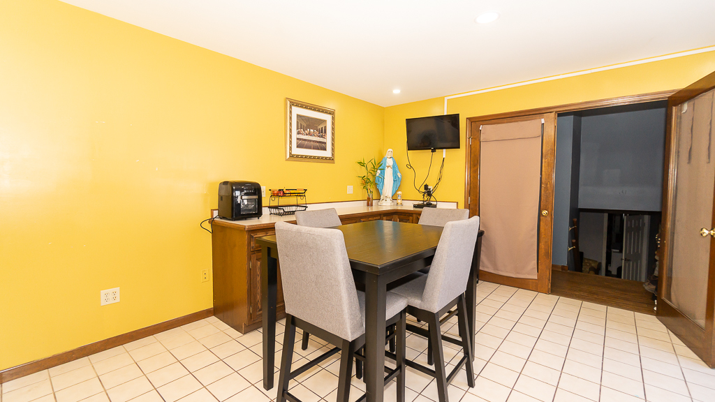 45W962 Plank Road Hampshire, IL 60140 - Photo 13 of 63