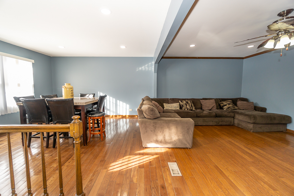 45W962 Plank Road Hampshire, IL 60140 - Photo 4 of 63