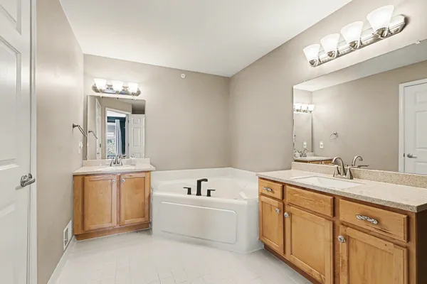 $390,000 | 2904 Barclay Way, Ann Arbor, MI 48105