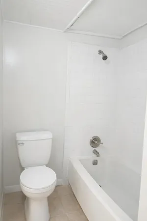 $1,070 | 3035 Walnut Bend Lane, Unit 26, Houston, TX 77042