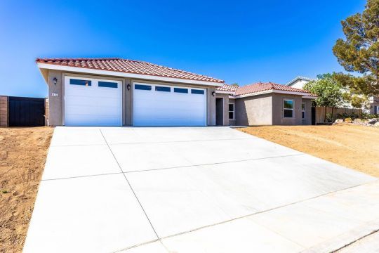 413 West Cielo Avenue Ridgecrest, CA 93555 - Photo 4 of 37