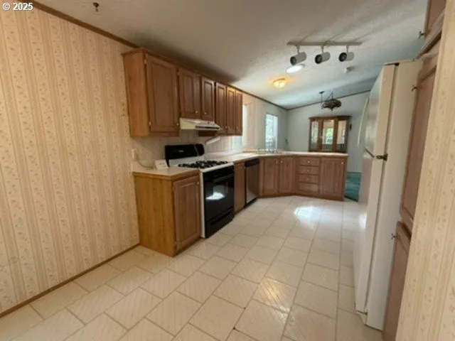 a view of walk in closet