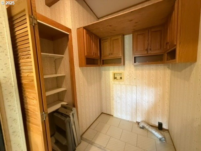 1401 West Ellendale Avenue, Unit 9 Dallas, OR 97338 - Photo 23 of 34 a view of front door