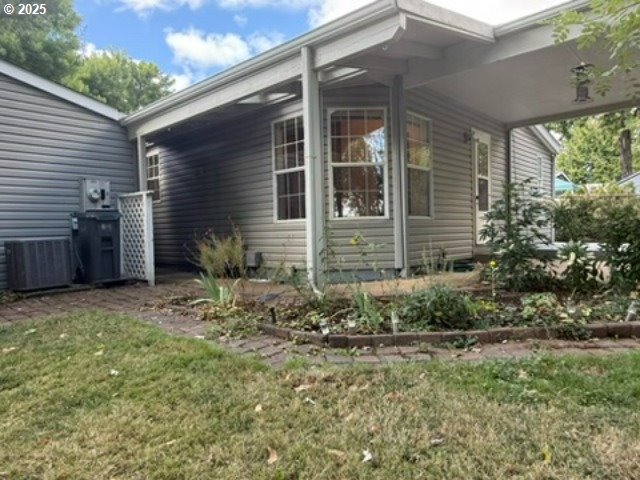 1401 West Ellendale Avenue, Unit 9 Dallas, OR 97338 - Photo 32 of 34 a view of house with backyard