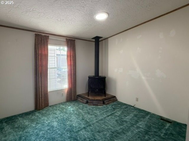 1401 West Ellendale Avenue, Unit 9 Dallas, OR 97338 - Photo 6 of 34 an empty room with a window