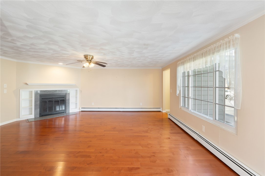 22 Eagle Run, Unit A Warwick, RI 02818 - Photo 9 of 34 Light and bright living room