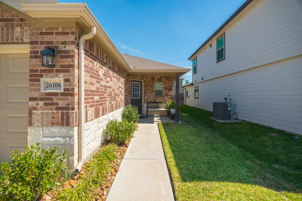 $2,400 | 26106 Halwell Mnr Lane, Spring, TX 77373