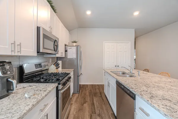 $2,400 | 26106 Halwell Mnr Lane, Spring, TX 77373