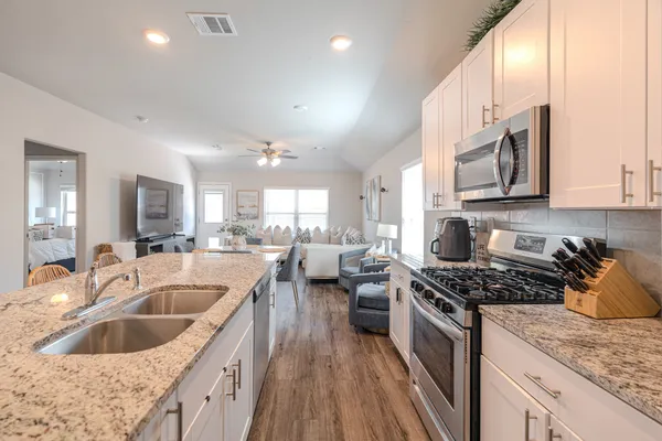 $2,400 | 26106 Halwell Mnr Lane, Spring, TX 77373