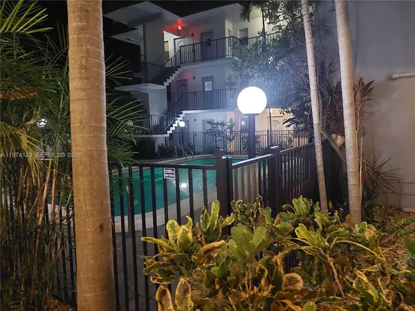 $1,775 | 714 Northeast 10th Street, Unit 103, Hallandale Beach, FL 33009