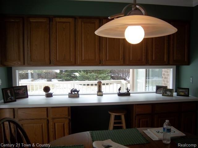 556 Cherry Tree Lane Rochester, MI 48306 - Photo 5 of 25 Panoramic Window in Kitchen.JPG