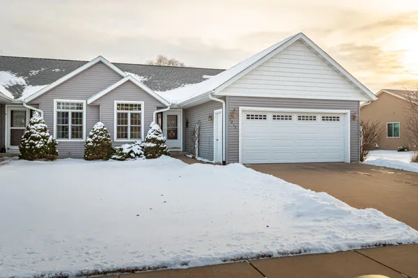 1218 Harvest Circle, Holmen, WI 54636