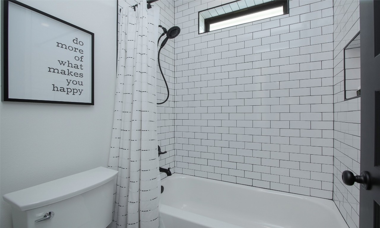 1817 Todville Road Seabrook, TX 77586 - Photo 20 of 27 a bathroom with a shower
