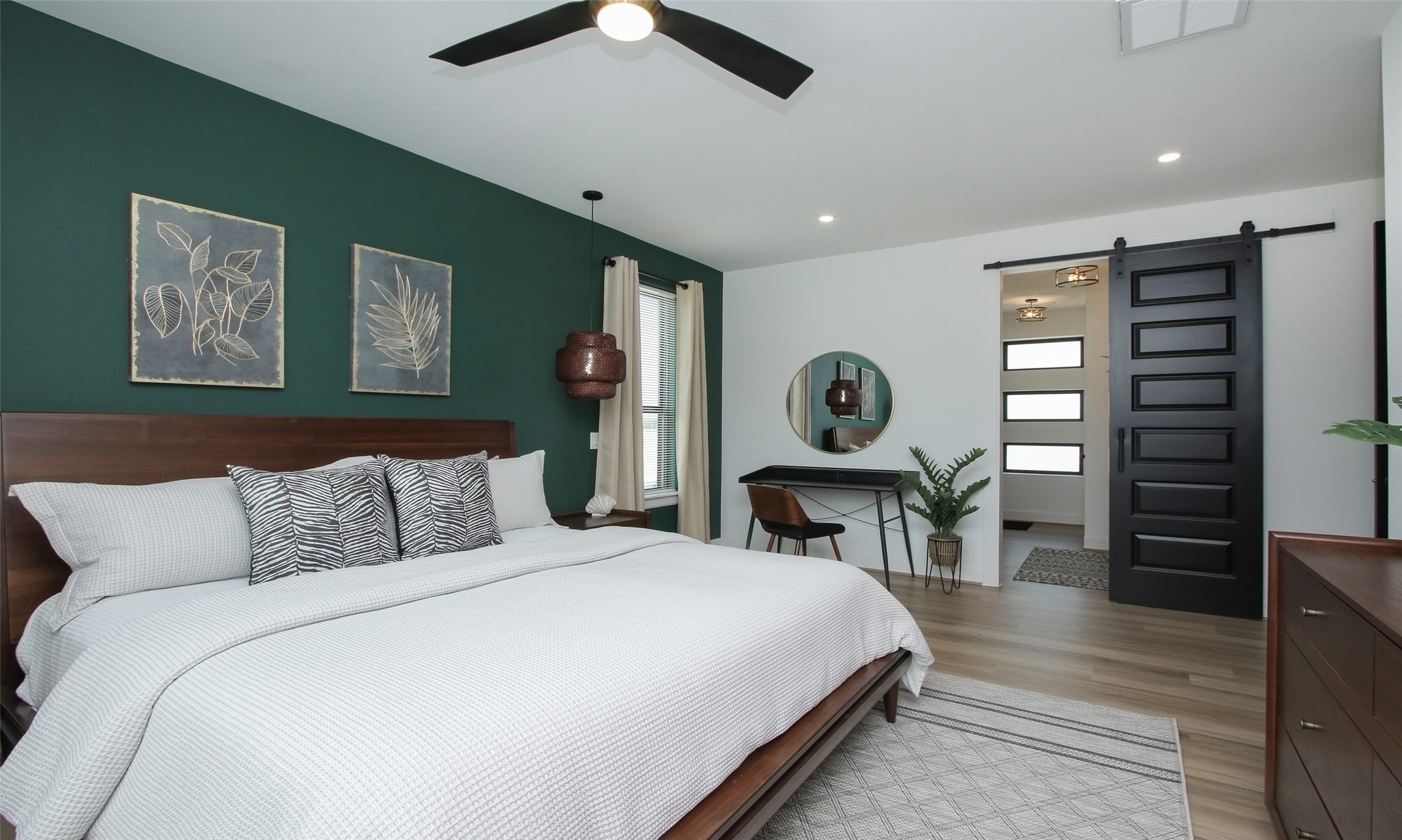 1817 Todville Road Seabrook, TX 77586 - Photo 5 of 27 a bedroom with a bed and a table