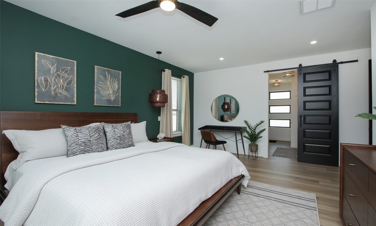 1817 Todville Road Seabrook, TX 77586 - Photo 5 of 27 a bedroom with a bed and a table