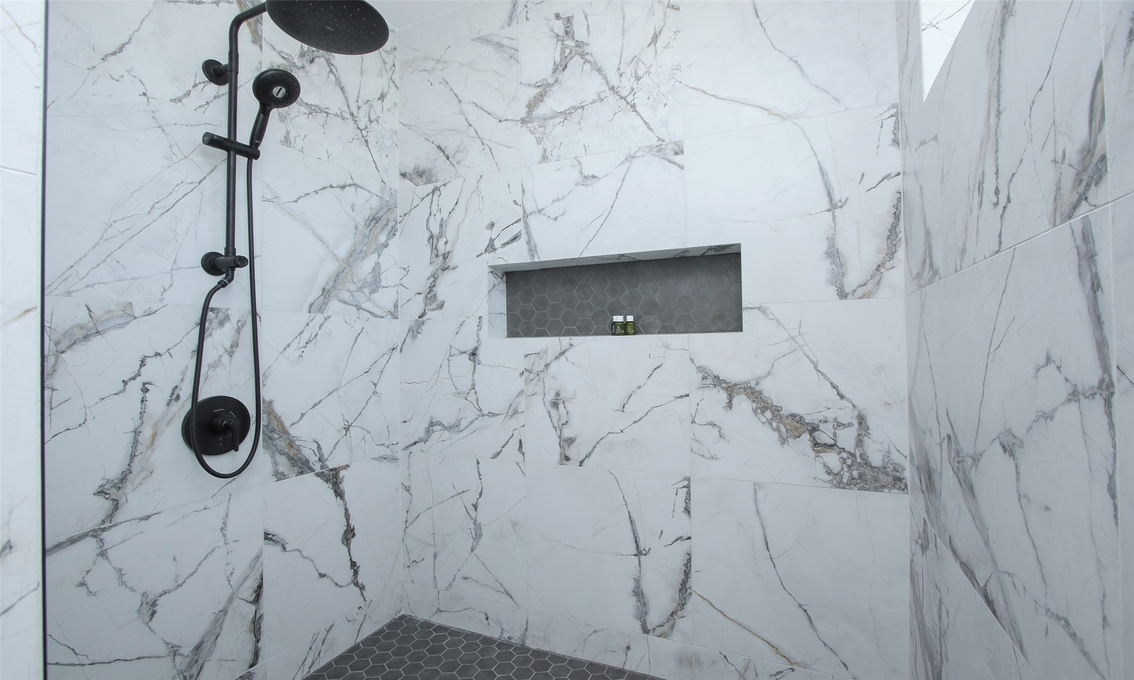 1817 Todville Road Seabrook, TX 77586 - Photo 9 of 27 a bathroom with a shower