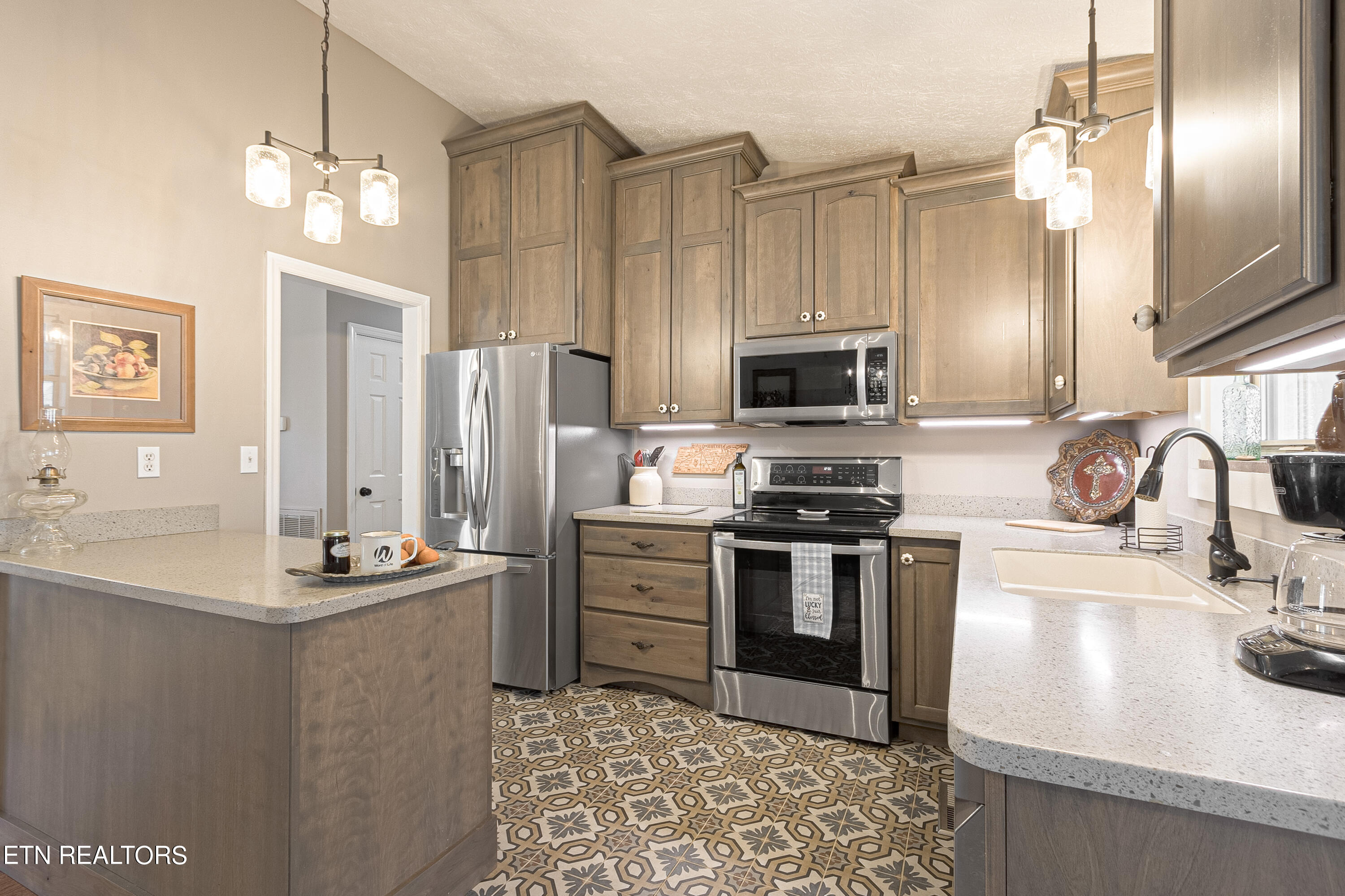 2117 Cunningham Road Knoxville, TN 37918 - Photo 3 of 31 013--FULL
