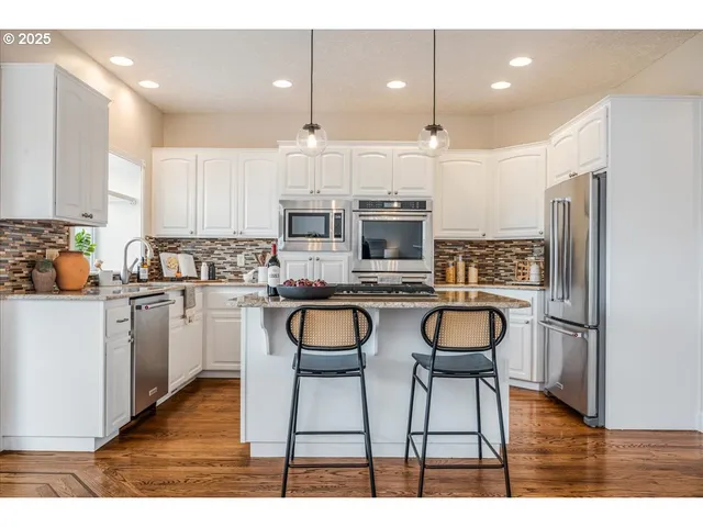 $1,025,000 | 21157 Northeast Shore Drive, Fairview, OR 97024