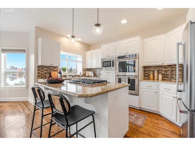 $1,025,000 | 21157 Northeast Shore Drive, Fairview, OR 97024