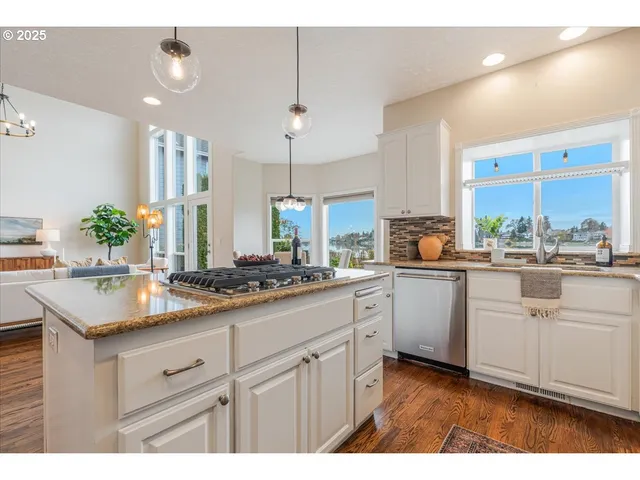 $1,025,000 | 21157 Northeast Shore Drive, Fairview, OR 97024