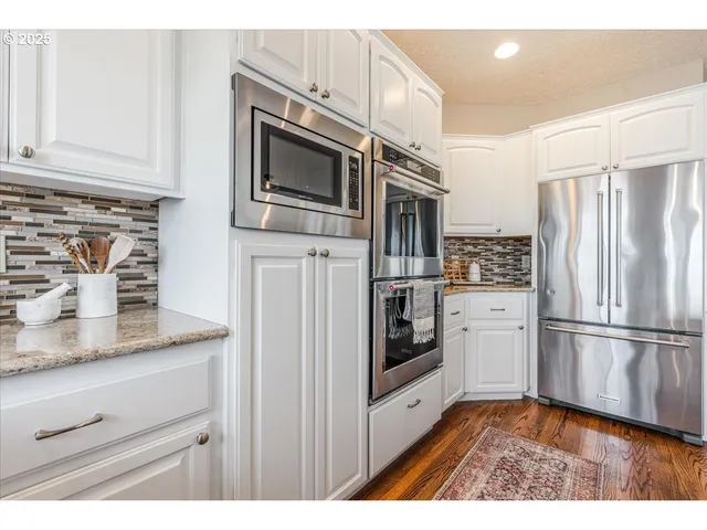 $1,025,000 | 21157 Northeast Shore Drive, Fairview, OR 97024