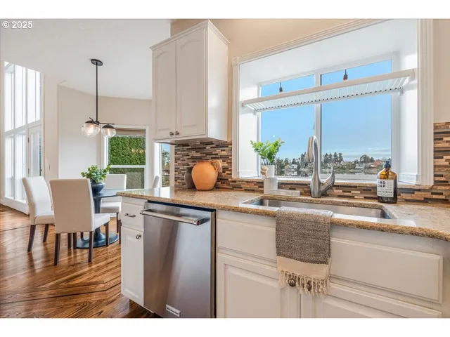 $1,025,000 | 21157 Northeast Shore Drive, Fairview, OR 97024