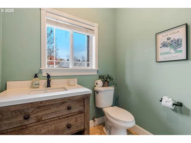 $1,025,000 | 21157 Northeast Shore Drive, Fairview, OR 97024